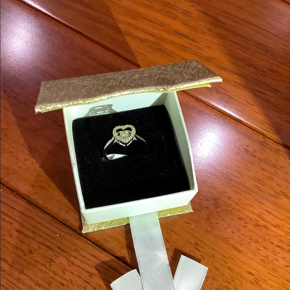 Sterling silver heart shape wedding ring size7
